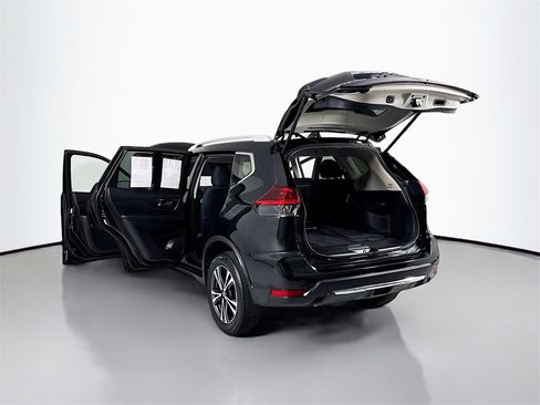 Used 2020 Nissan Rogue SV w/ Premium Package image 27