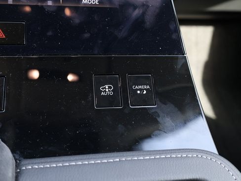 Certified 2025 INFINITI QX80 Luxe image 33