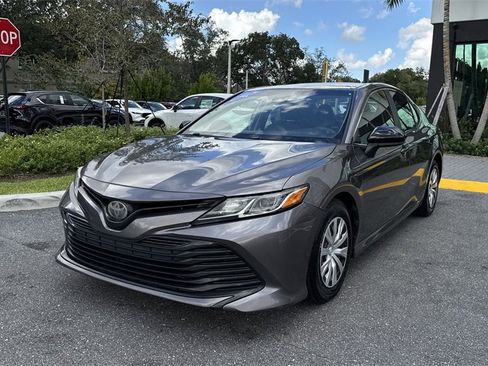Used 2018 Toyota Camry L image 10