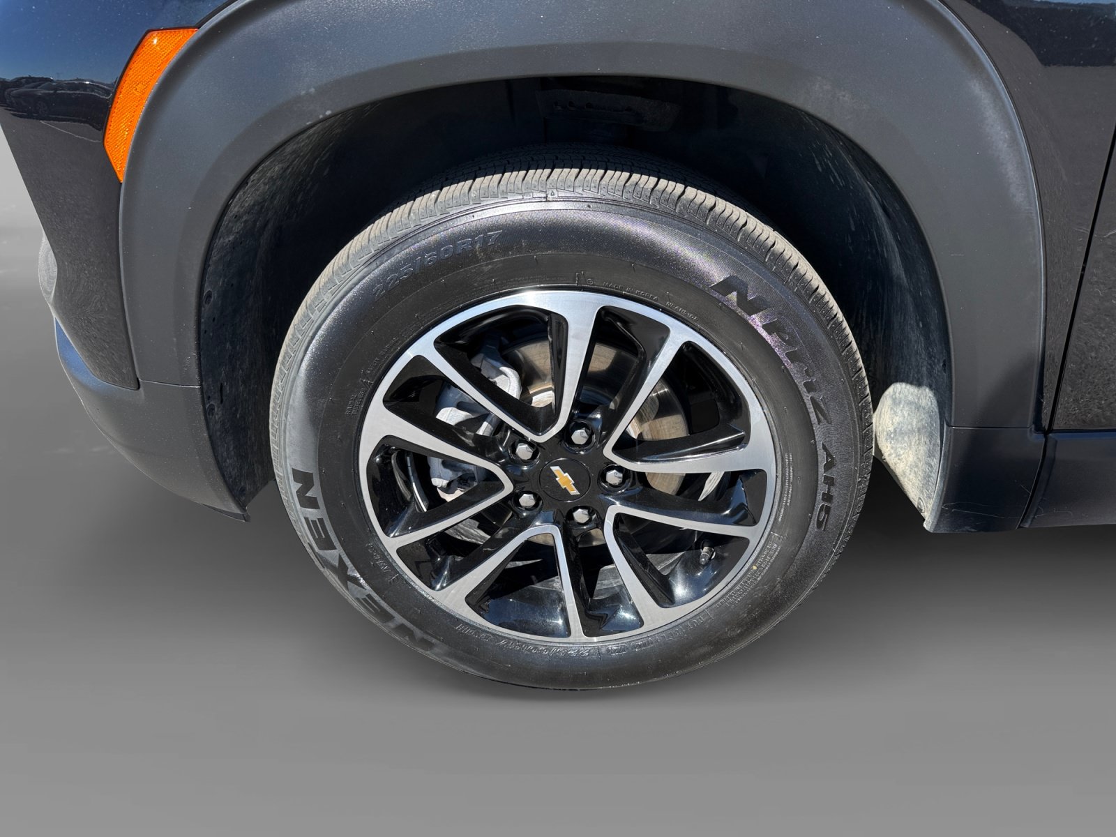 Used 2025 Chevrolet TrailBlazer LT AWD/4WD image 9