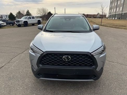 Used 2023 Toyota Corolla Cross LE w/ Moonroof Package image 11