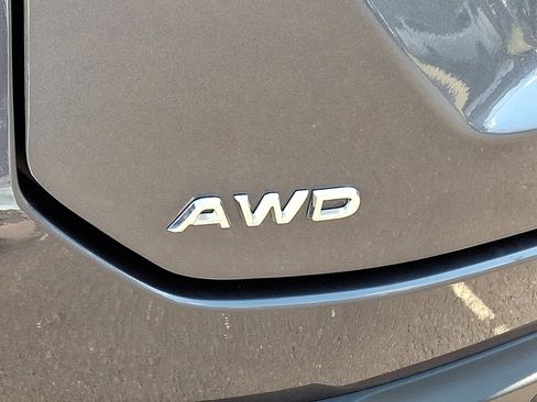 Used 2023 Honda Pilot Touring image 9