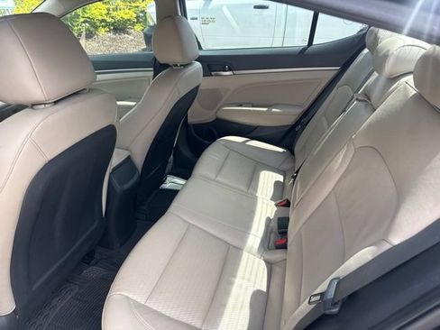 Used 2017 Hyundai Elantra Limited FWD image 4
