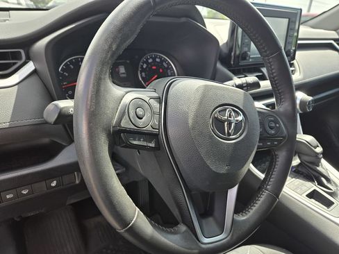 Used 2020 Toyota RAV4 XLE w/ XLE Grade Weather Package AWD/4WD image 15