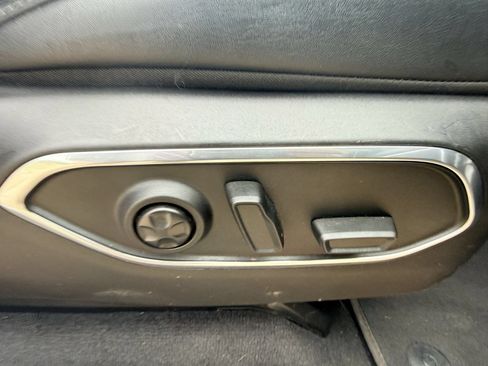 Used 2024 Jeep Wagoneer L Series II RWD image 25