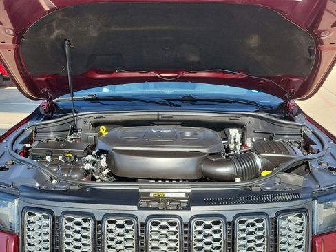 Used 2018 Jeep Grand Cherokee Altitude image 29