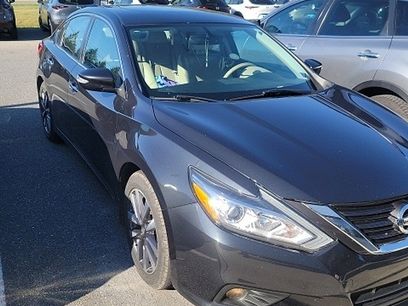 Used 2017 Nissan Altima 2.5 SL w/ Moonroof Package