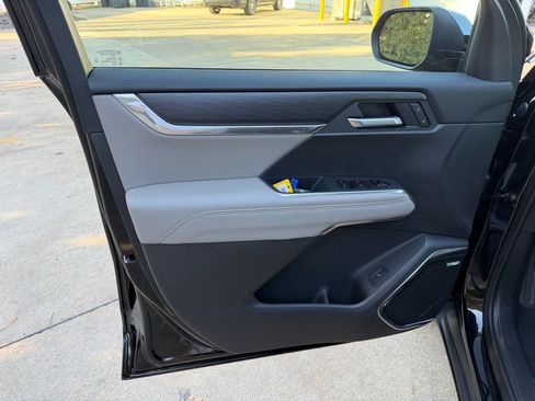 New 2026 GMC Acadia Elevation w/ Elevation Premium Package image 9