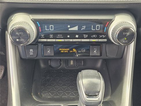 Used 2021 Toyota RAV4 XLE Premium AWD/4WD image 30