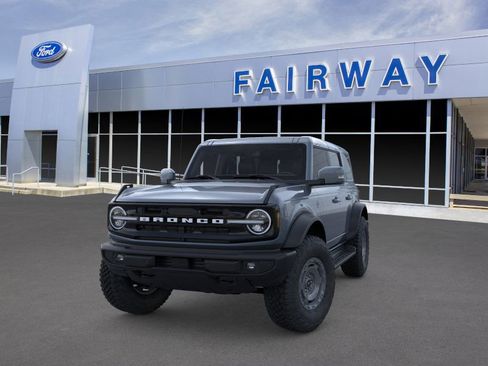 New 2025 Ford Bronco Outer Banks w/ Sasquatch Package image 2