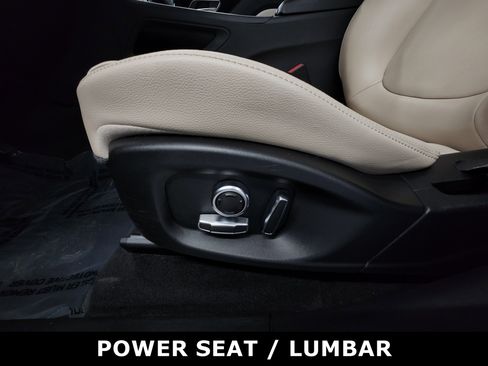 Used 2020 Jaguar F-PACE Premium image 22