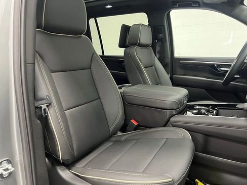 New 2026 Chevrolet Suburban Premier AWD/4WD image 23