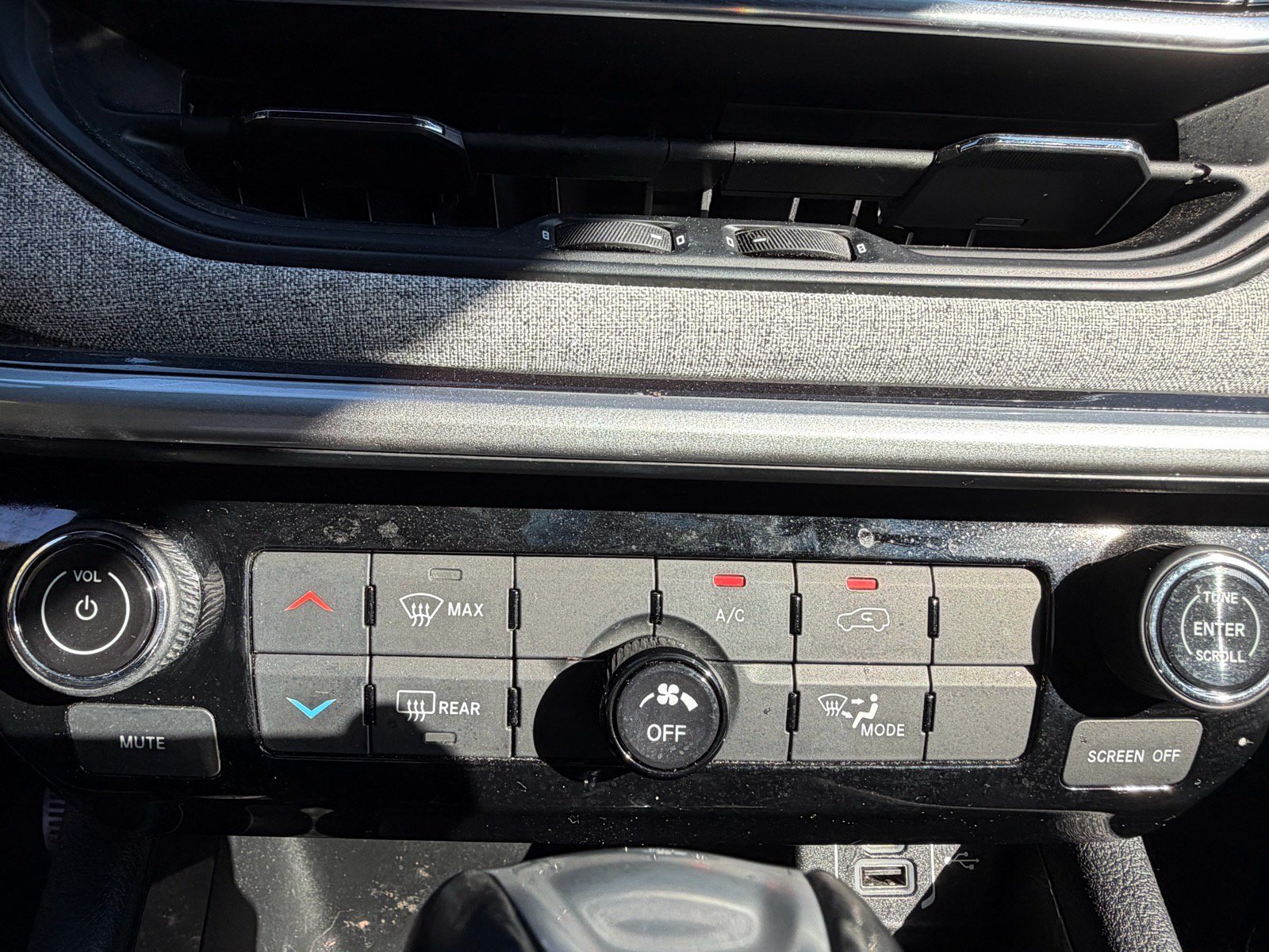 Used 2023 Jeep Compass Latitude w/ Sun and Sound Group AWD/4WD image 33