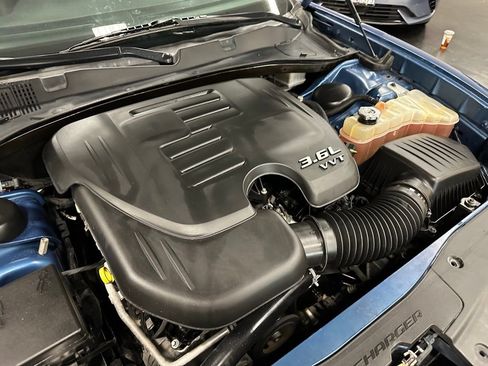 Used 2020 Dodge Charger SXT w/ Blacktop Package RWD image 31