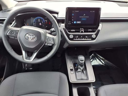 Used 2026 Toyota Corolla Cross LE FWD image 11