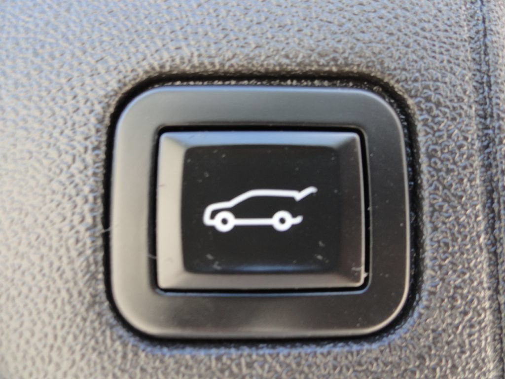 Used 2019 GMC Terrain SLE w/ Driver Convenience Package FWD image 15