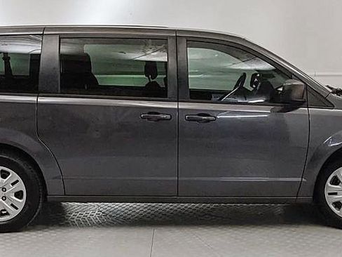 Used 2018 Dodge Grand Caravan SE w/ UConnect Hands-Free Group image 2