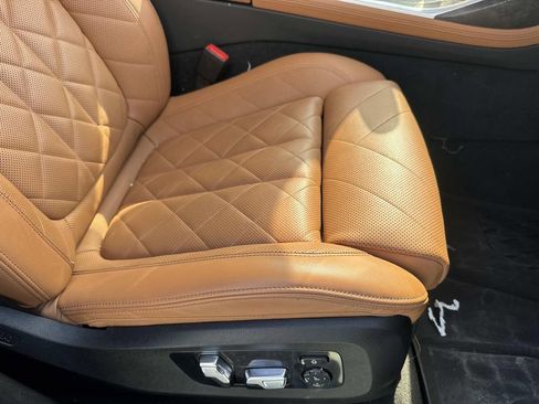 Used 2023 BMW X7 xDrive40i w/ Premium Package image 12