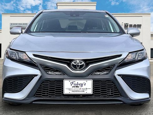 Used 2023 Toyota Camry SE image 3