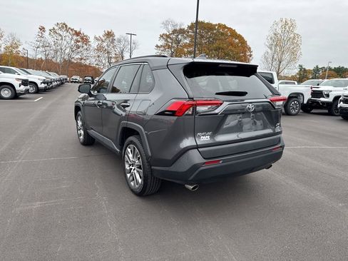 Used 2022 Toyota RAV4 XLE Premium image 6