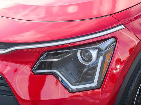 Used 2025 Kia Niro LX FWD image 5
