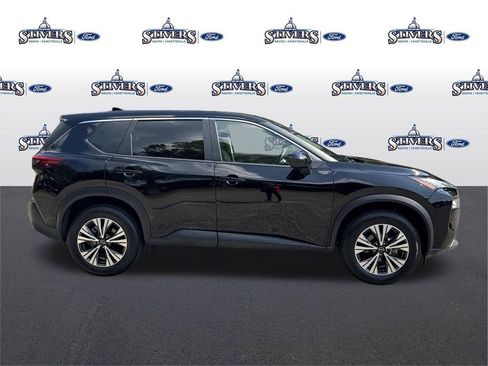 Used 2023 Nissan Rogue SV image 4