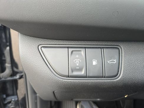 Used 2025 Genesis G70 2.5T AWD/4WD image 20