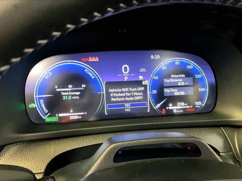 Certified 2025 Toyota Crown Signia image 24