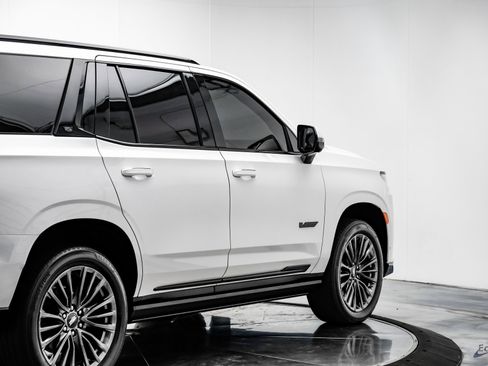 Used 2023 Cadillac Escalade V image 15