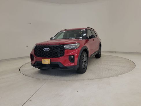 Used 2025 Ford Explorer ST-Line w/ ST-Line Street Pack AWD/4WD image 12