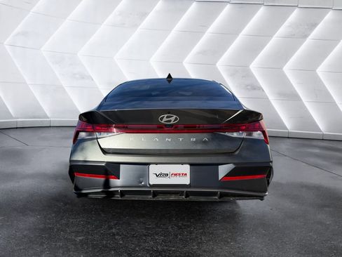 Used 2025 Hyundai Elantra SEL w/ Cargo Package image 5