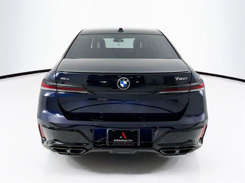 Used 2025 BMW 760i xDrive w/ Executive Package image 7