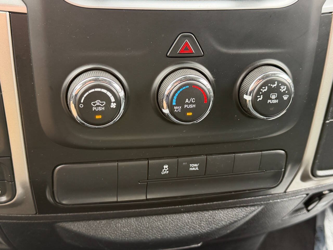 Used 2018 RAM 1500 Classic SLT AWD/4WD image 36