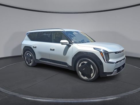 Used 2024 Kia EV9 Land AWD/4WD image 6