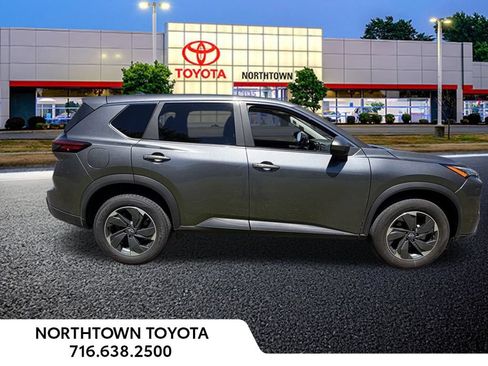 Used 2025 Nissan Rogue SV AWD/4WD image 5
