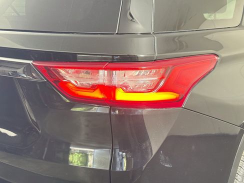 Used 2021 Chevrolet Traverse LS FWD image 34