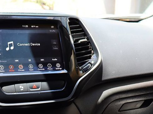 Used 2020 Jeep Cherokee Limited FWD image 43