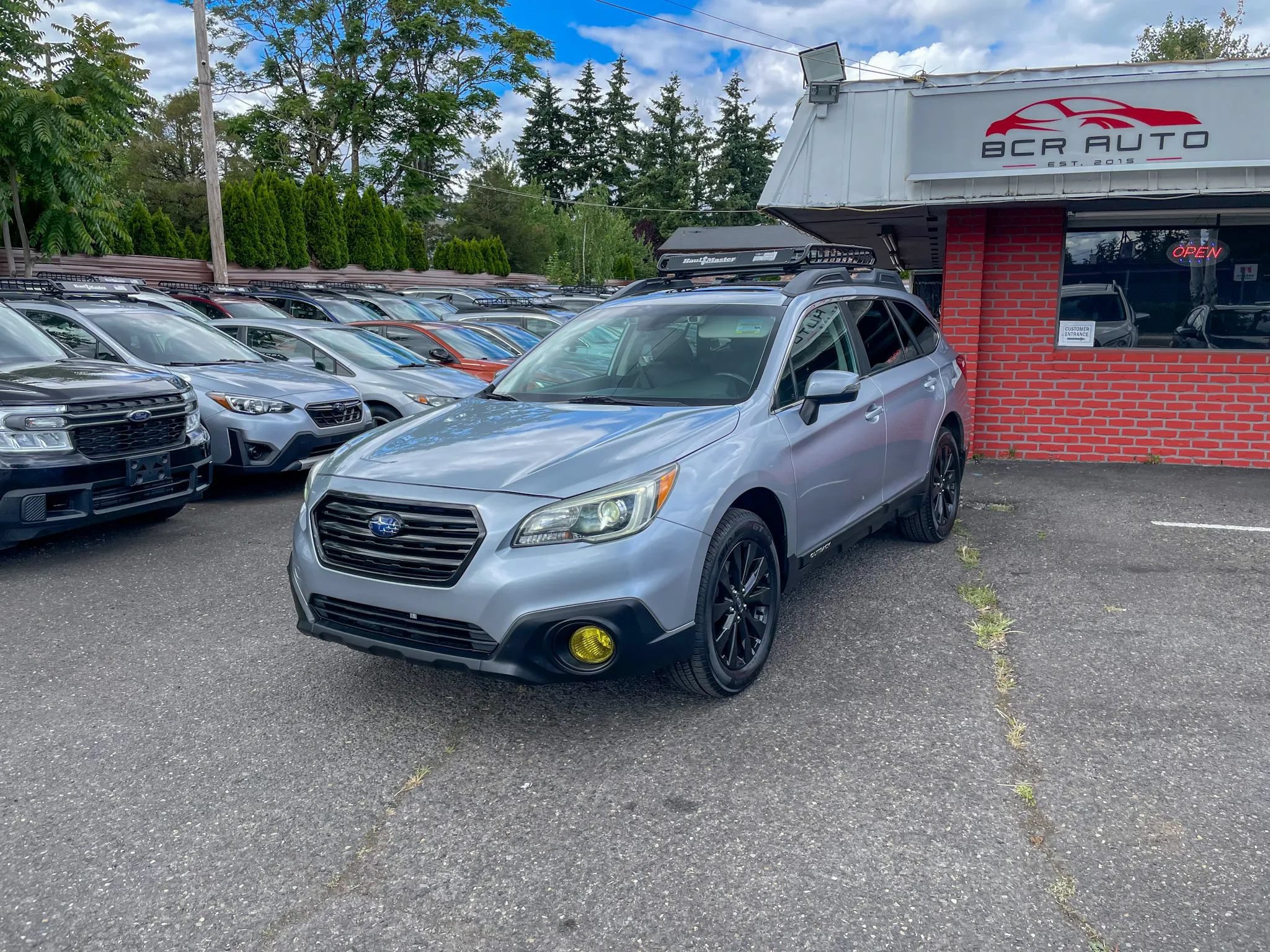 Used 2017 Subaru Outback 2.5i Limited AWD/4WD image 1