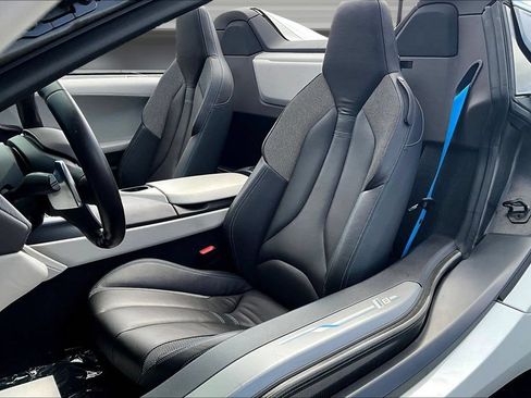 Used 2019 BMW i8 Roadster AWD/4WD image 17