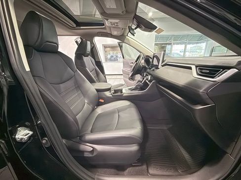 Used 2023 Toyota RAV4 XLE Premium image 12