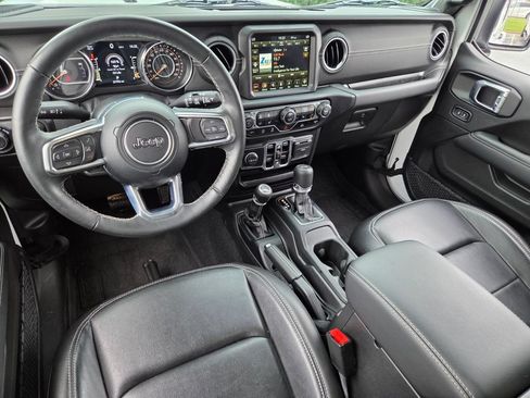 Used 2023 Jeep Wrangler Unlimited Sahara w/ Cold Weather Group AWD/4WD image 8