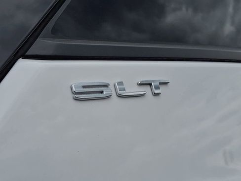 Used 2024 GMC Terrain SLT AWD/4WD image 35