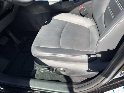 Used 2021 Toyota RAV4 XLE Premium image 15