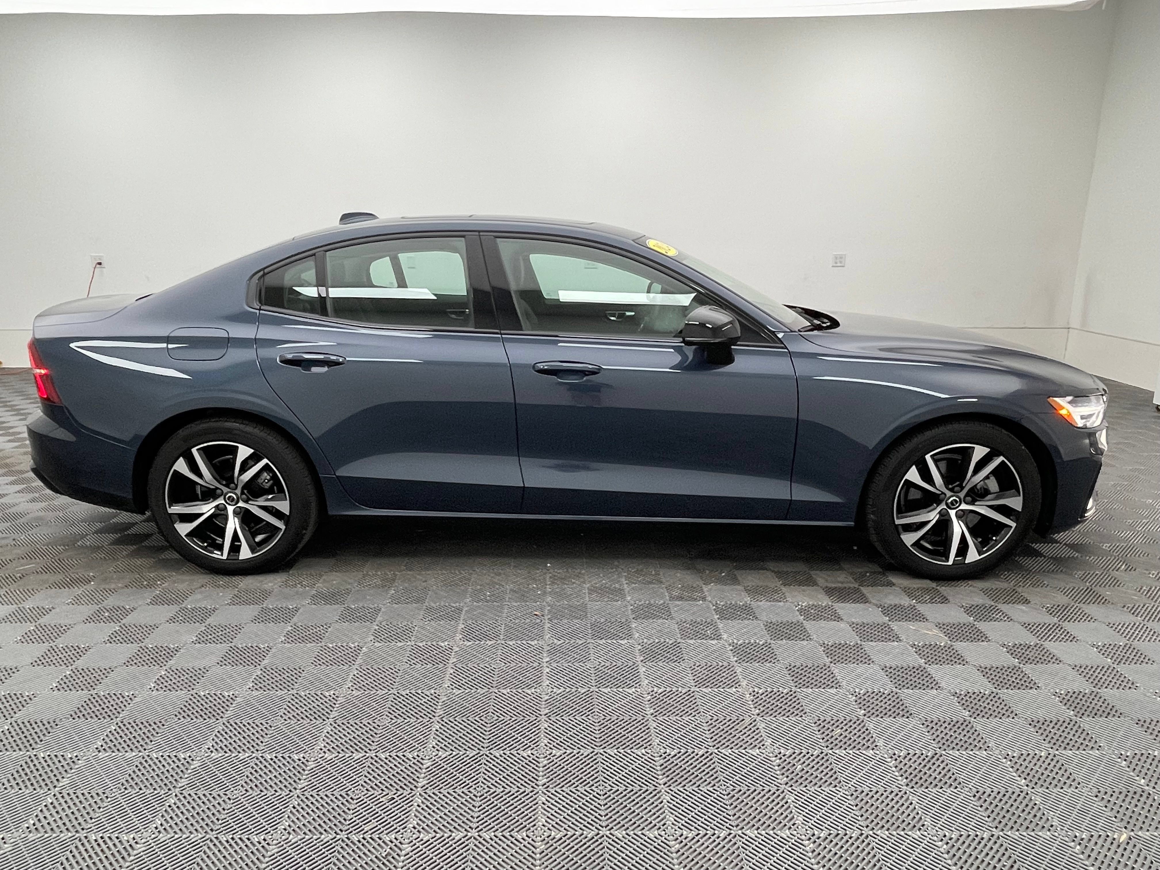 Used 2024 Volvo S60 B5 Plus AWD/4WD image 7