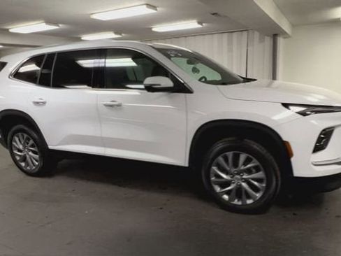 Certified 2025 Buick Enclave Preferred image 2