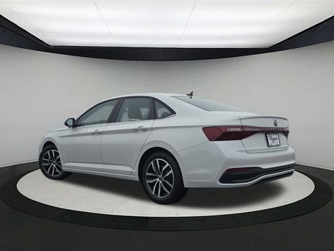 New 2026 Volkswagen Jetta SE image 5