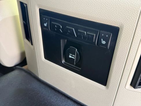 Used 2014 RAM 2500 Laramie w/ Convenience Group image 46