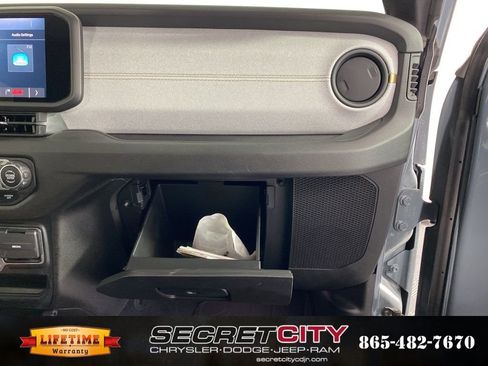 Used 2024 Jeep Gladiator Sport image 29