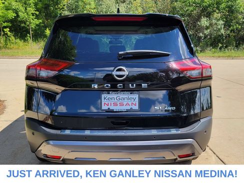 Certified 2023 Nissan Rogue SL AWD/4WD image 4