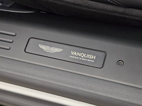 Used 2025 Aston Martin Vanquish RWD image 32